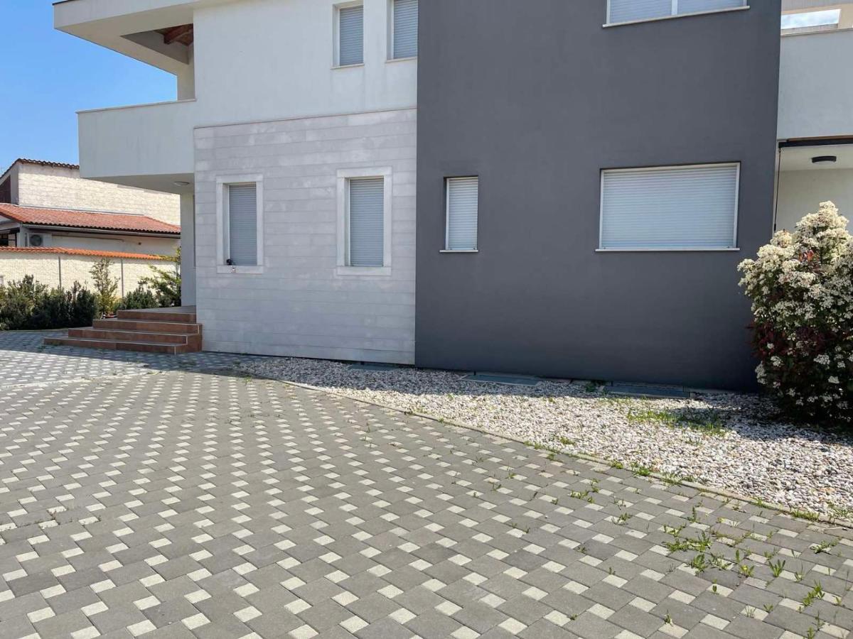 Apartments Peti Pula Exterior photo