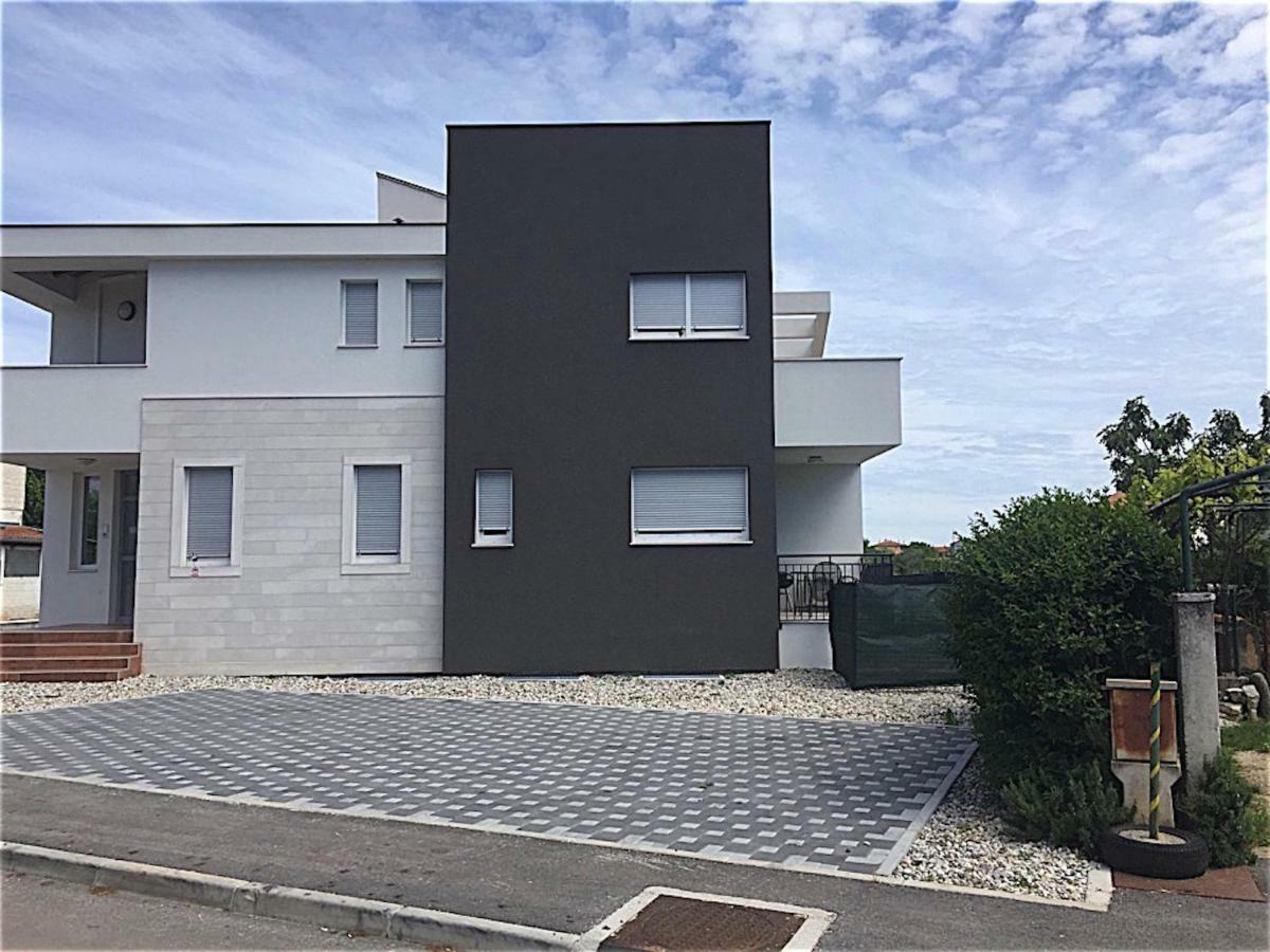 Apartments Peti Pula Exterior photo