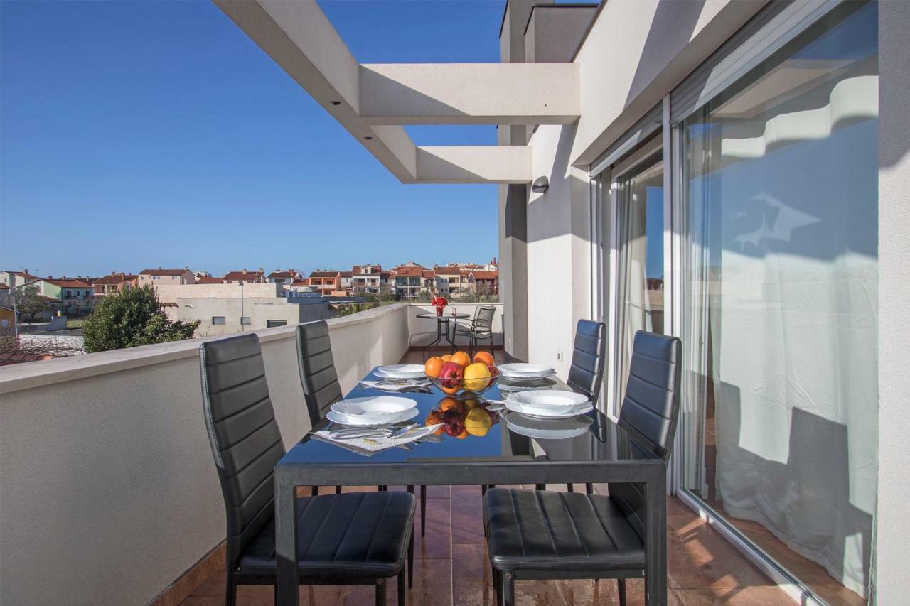 Apartments Peti Pula Exterior photo